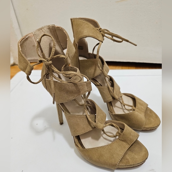 NEW LOOK BEIGE/TAN HEELS - Picture 3 of 4